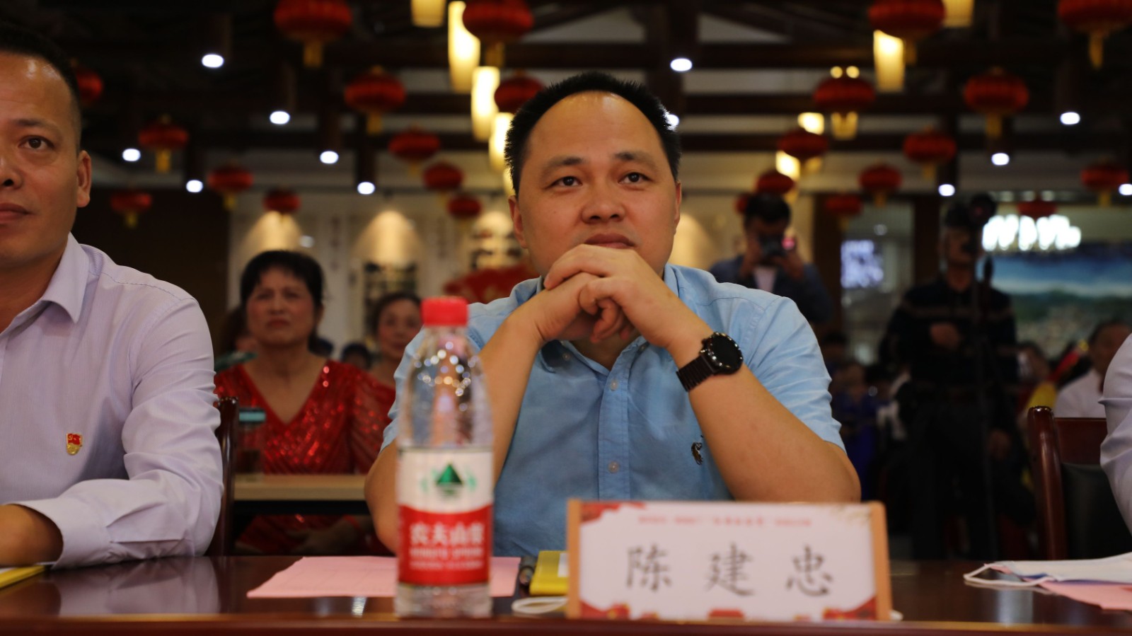e933bea5ca3623f79317ac0467fbadf.jpg